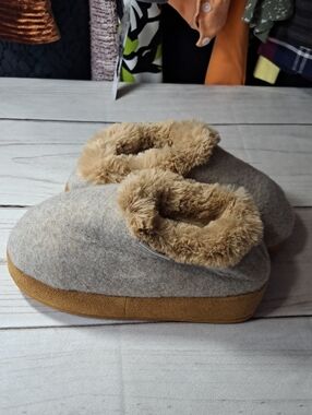 Cozy Grey Felt Slippers with Faux Fur Trim Size 7